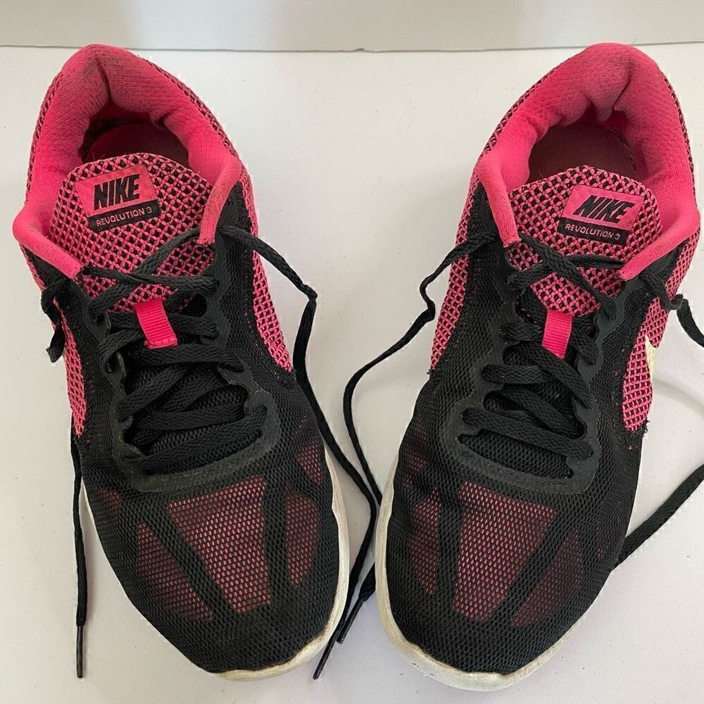 Nike| Revolution 3| pink and black